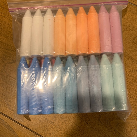 Crayola Sidewalk Chalk, 56 Pieces, 4-9 count new, 2-8 count new & 1-4 count new - Picture 5 of 9